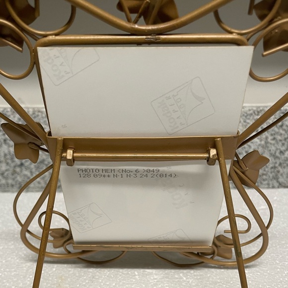NWOT Gold Metal Heart-Shape Pic Frame W/Ivy Lear/Vines-Cover Glass not included - Picture 9 of 11
